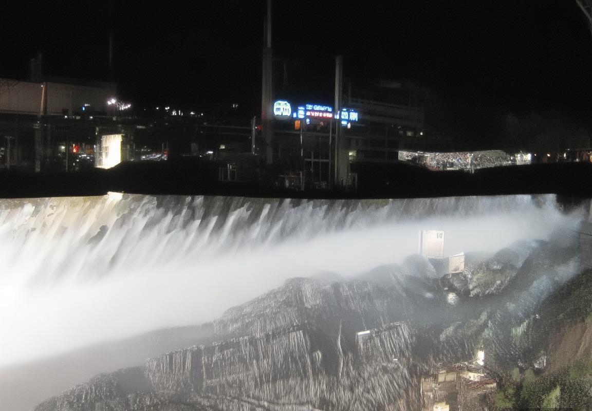 2016年CBA青岛VS佛山巅峰对决：激情燃烧的篮球盛宴(图2)